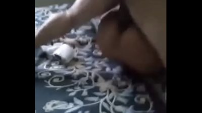 Metiendosela hasta el fondo a Silvia y el cornudo no pierde detalle, comenta !