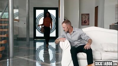 Horny big ass MILF Liv Revamped is here to spice up black babes marriage