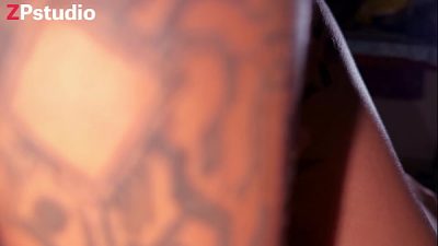 Le chupo las tetas me escupe en a boca y se viene en mi boca